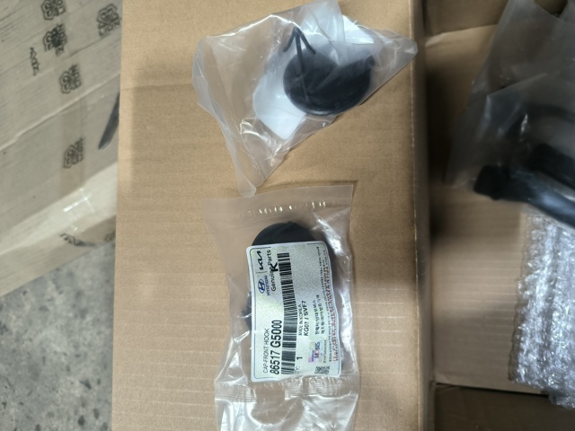 Заглушка бампера буксирувального гака 86517G5000 HYUNDAI