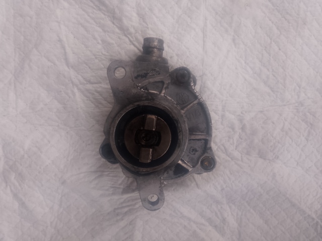 Насос вакуумний 8200102535 RENAULT
