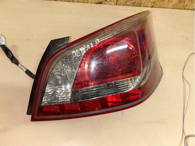 Задній правий стоп 265509HM0A NISSAN