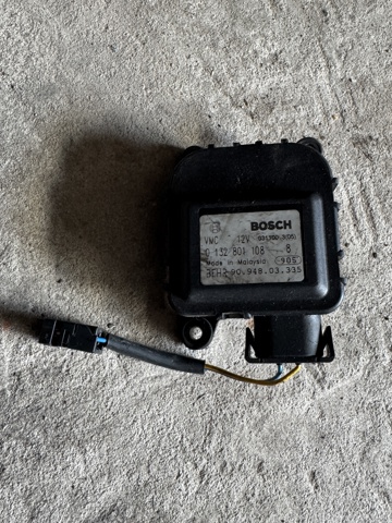 Двигун заслінки печі 0132801108 BOSCH