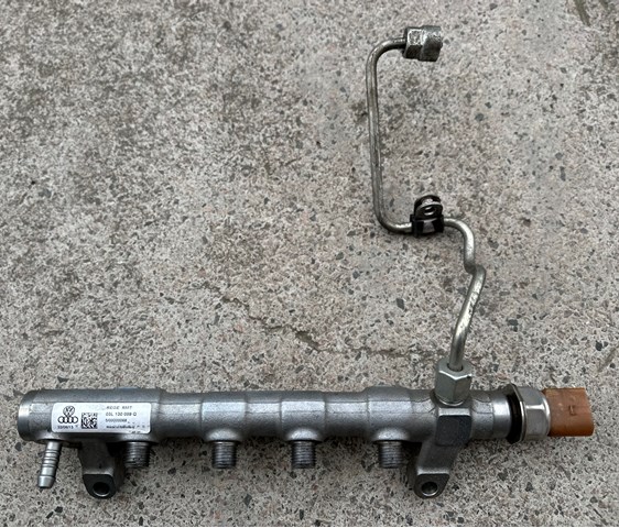 Рампа форсунок системи упорскування палива 03L130089Q VAG