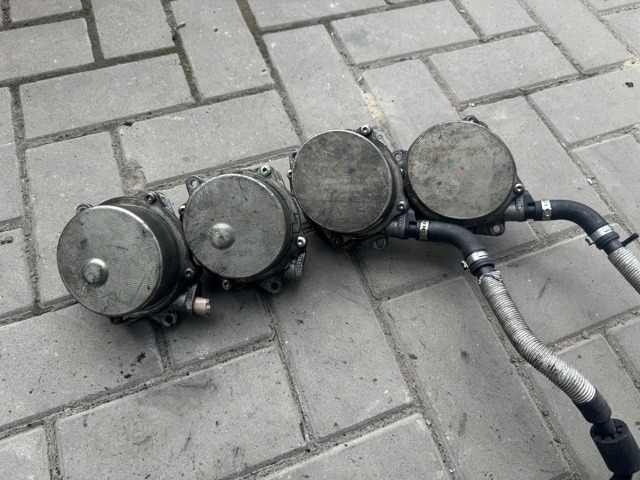 Насос вакуумний 057145100L VAG