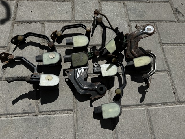Датчик рівня положення кузова, задній 1T0907503 VAG