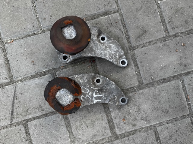 Кронштейн подушки (опори) двигуна, передньої 4F0199343F VAG
