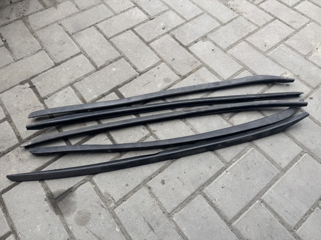 Лівий молдинг вітрового скла 4F0854327 VAG