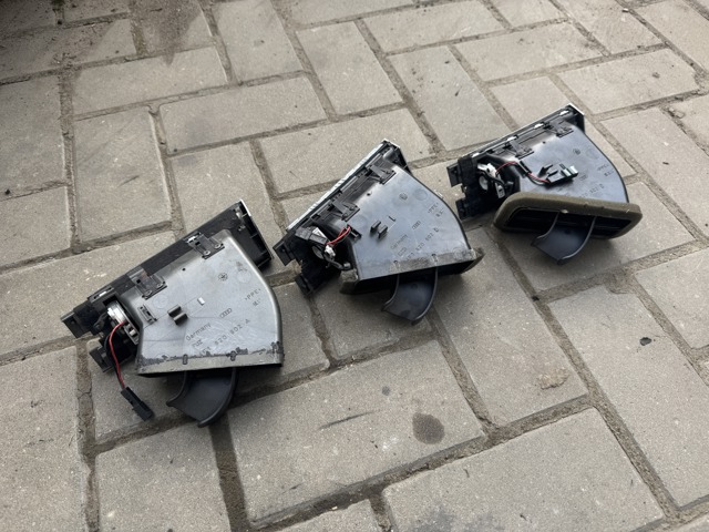 Решітка повітрозабірника салону 4F1820902D VAG