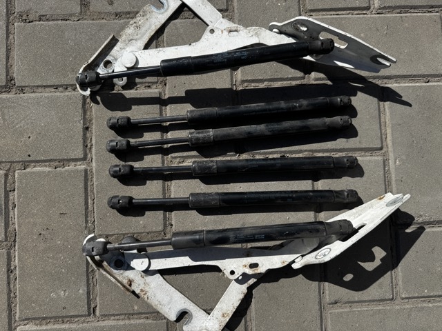 Амортизатор для багажника газовий 4F582755203S VAG