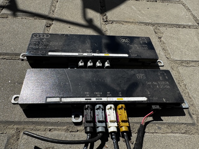 Підсилювач сигналу антени 4F9035225D VAG