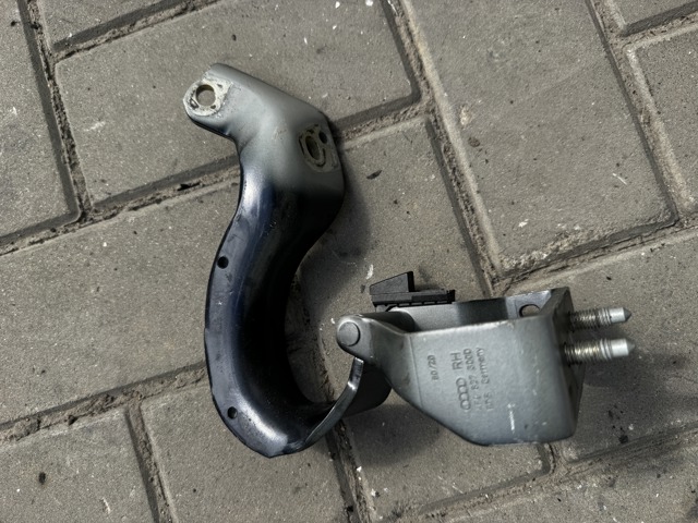 Петля третіх/п'ятих дверей 4F9827300D VAG