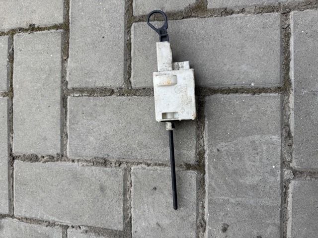 Мотор-привід відкриття лючка бака 8200032984 RENAULT