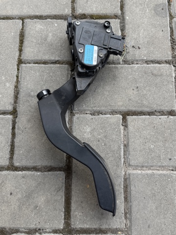 Підаль газу 8D1723523F VAG