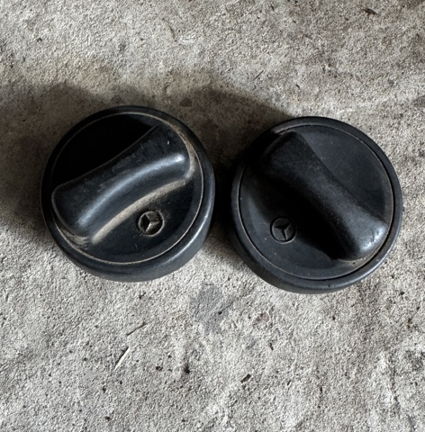 Кришка бензобаку A1404700005 MERCEDES