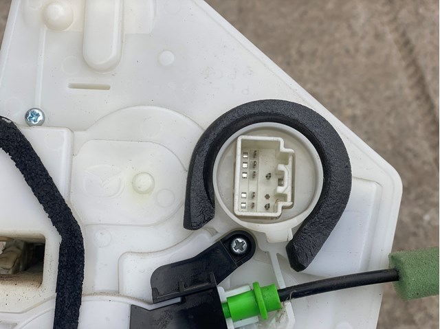 Замок дверей водія KB7W59310 MAZDA