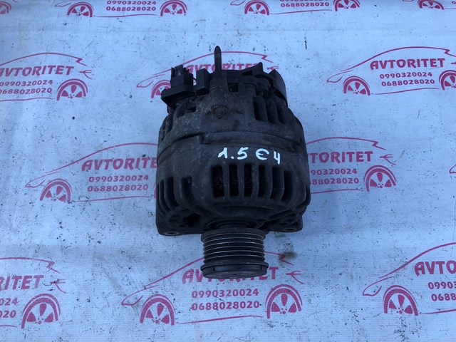 Генератор автомобільний 8200390675 RENAULT