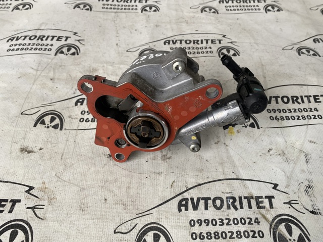 Насос вакуумний 8200796080 RENAULT