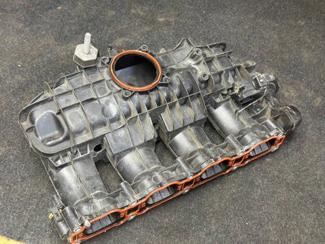 Колектор впускний 06L133201DM VAG