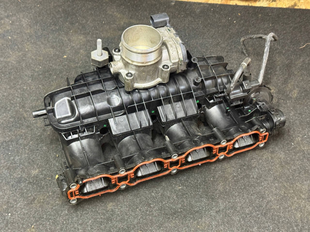 Колектор впускний 06L133201ET VAG
