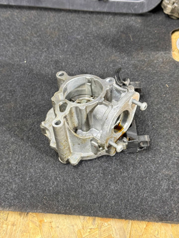 Насос вакуумний 06N145100E VAG
