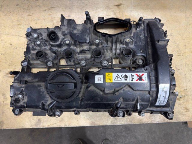 Кришка клапанів 11128631745 BMW