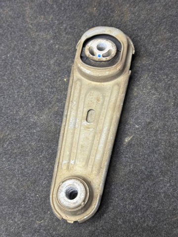 Задня подушка двигуна 113604BA0B NISSAN