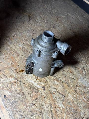 Помпа охолодження 11517597715 BMW