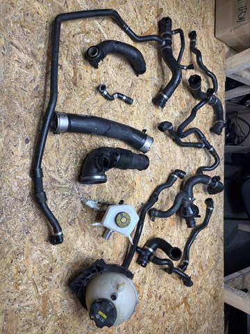 Шланг (патрубок) термостата 11537603514 BMW