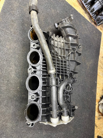 Колектор впускний 11618603914 BMW