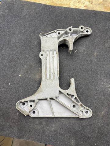 Балка кріплення коробки передач 22319485333 BMW