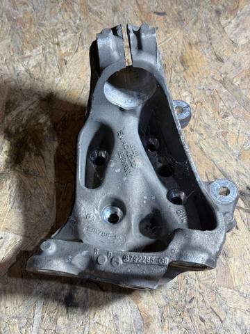 Цапфа поворотного кулака 31216792288 BMW