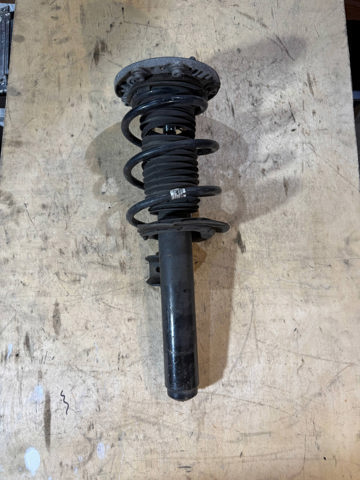 Стійка передня права 31316873804 BMW