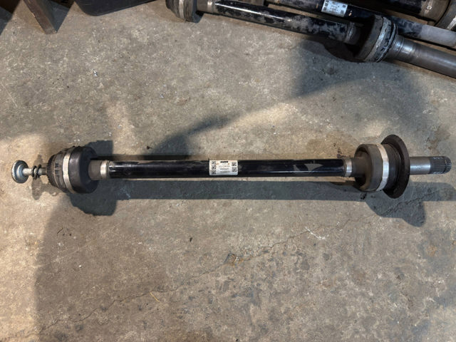 Піввісь задня, права 33208664048 BMW