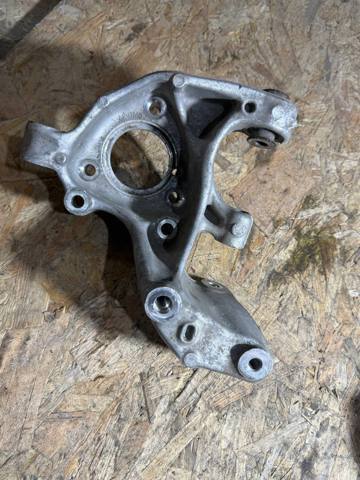 Цапфа поворотного кулака 33306899303 BMW