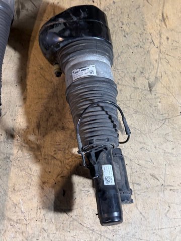 Стійка передня права 37107915946 BMW