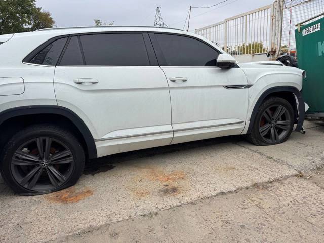 Двері пасажирські задні праві 3CM833056 VAG