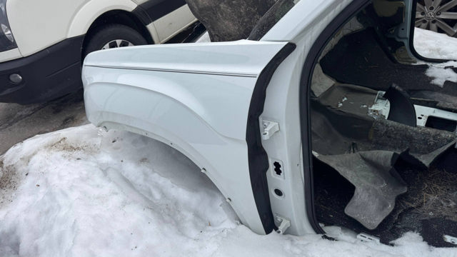 Ліве переднє крило 3CN821021 VAG