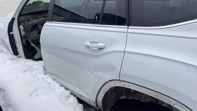 Двері пасажирськи задні ліві 3CN833055J VAG