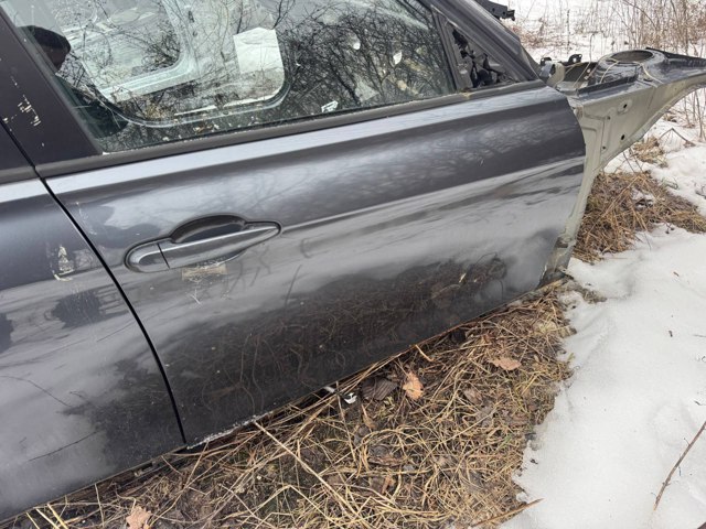 Пасажирські передні двері 41007298566 BMW