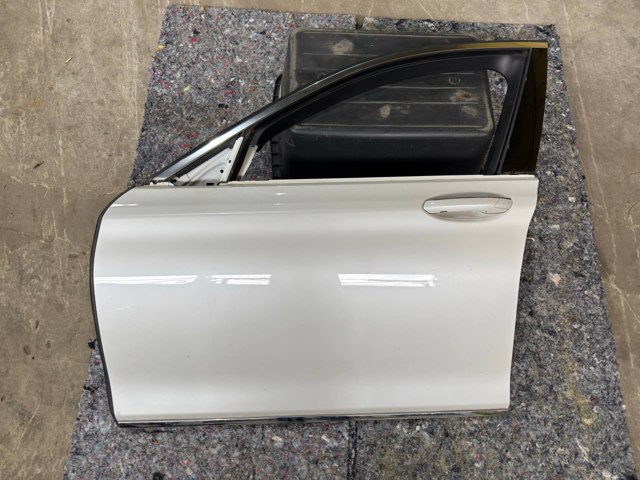 Водійські двері 41517423699 BMW