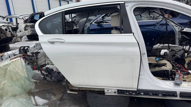 Двері задні в зборі 41527423702 BMW