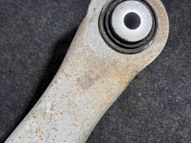 Важіль підвіски задній правий 4M0505398Q VAG
