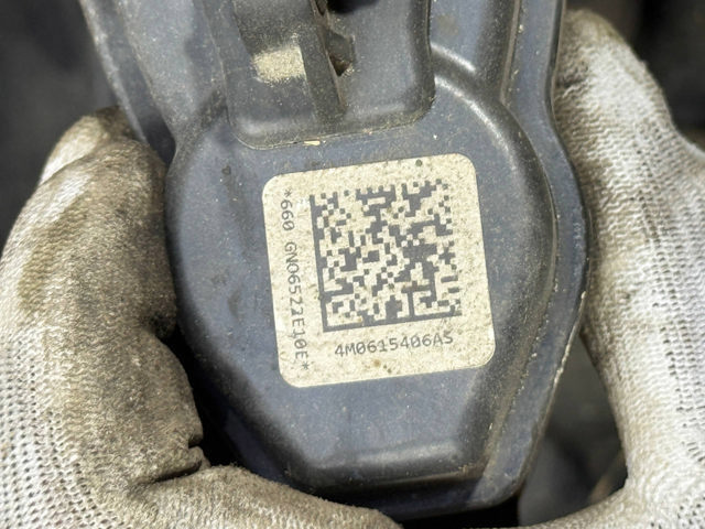 Супорт гальмівний задній правий 4M0615406AS VAG