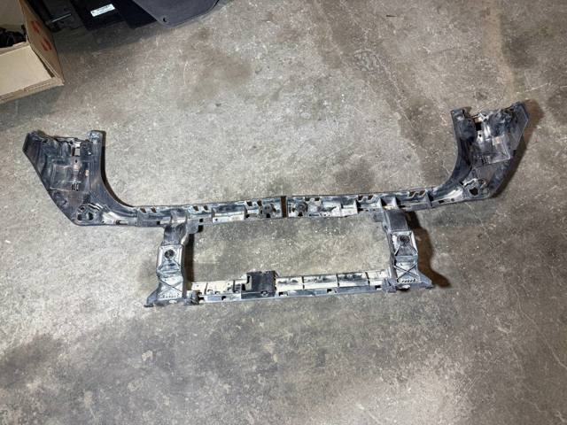 Кронштейн бампера заднього, центральний 51127378532 BMW