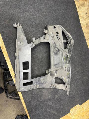 Кронштейн бампера заднього, правий 51127427968 BMW