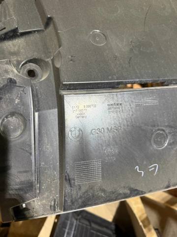 Кронштейн бампера заднього, правий 51128066722 BMW