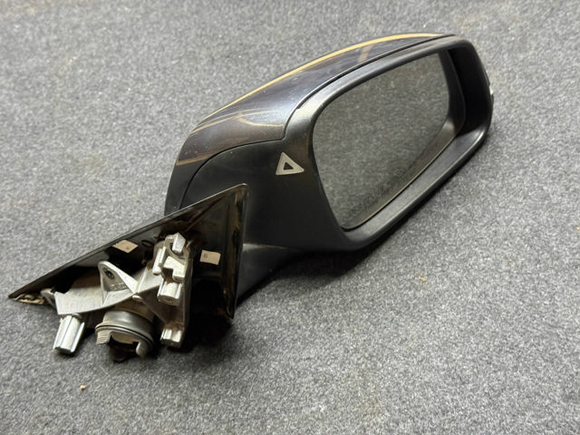 Корпус дзеркала заднього виду, правий 51167459092 BMW
