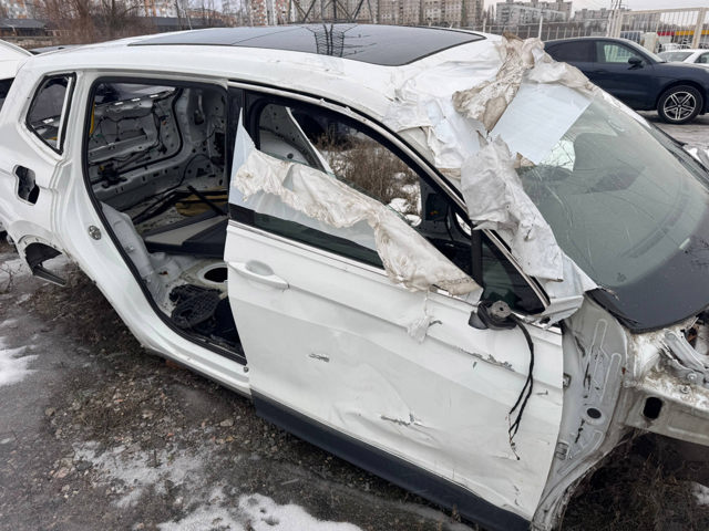 Отвір передніх правих дверей 5NL809836 VAG