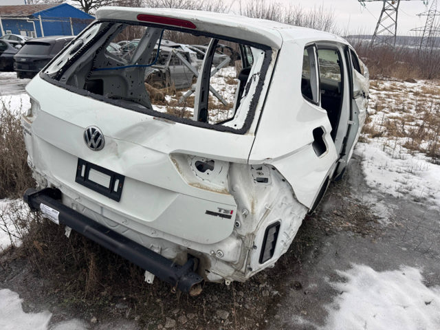 Ніша запасного колеса 5QF813115C VAG