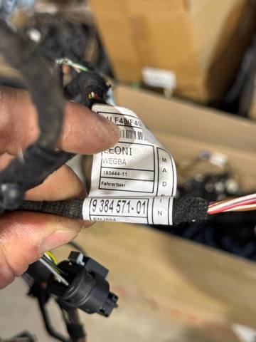 Джгут проводів передньої двері 61129384571 BMW