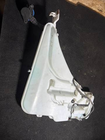 Бачок омивача лобового скла 61667241672 BMW