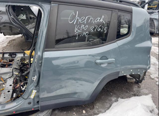 Двері пасажирськи задні ліві 68320803AA CHRYSLER